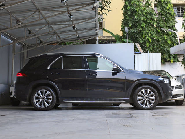 https://images10.gaadi.com/usedcar_image/4521647/original/e620865e6f39c3d9406dad6b2b5077e4.jpg?imwidth=6401