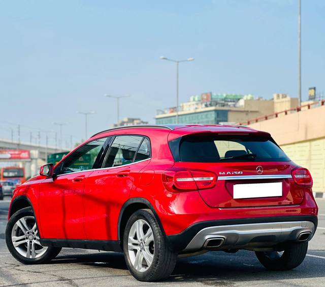 https://images10.gaadi.com/usedcar_image/4521648/original/processed_6ef86be0ade8e2bcfc2669adfb091feb.jpg?imwidth=6402