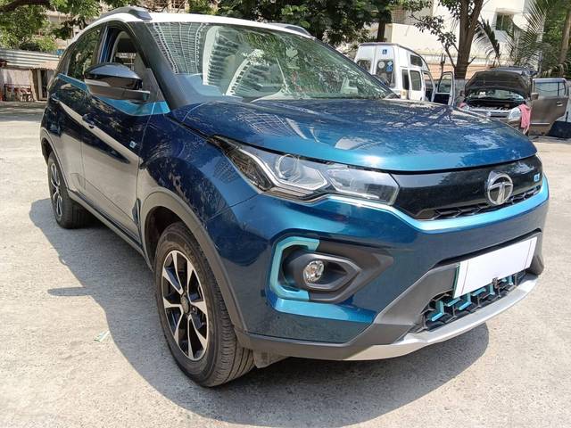 https://images10.gaadi.com/usedcar_image/4521654/original/processed_6749932fb80ff70bdd6b191ea9104da2.jpg?imwidth=6400