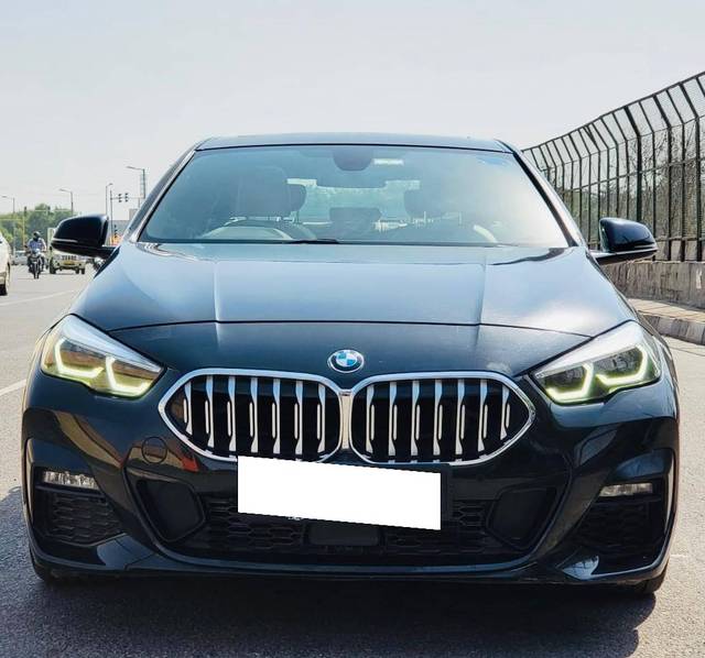 https://images10.gaadi.com/usedcar_image/4521656/original/processed_b9f9ac4376637ffb940726dc7ffcec8d.jpg?imwidth=6402