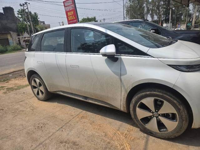 https://images10.gaadi.com/usedcar_image/4521677/original/processed_5c3eacf6-df74-4a0d-9966-d355acb975b2.jpg?imwidth=6401
