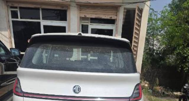 https://images10.gaadi.com/usedcar_image/4521677/original/processed_6179cee3-71ad-4737-bca9-6a7f9f32c369.jpg?imwidth=6402