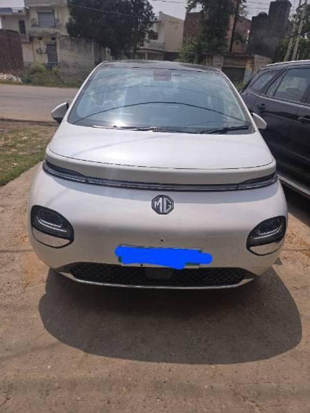 https://images10.gaadi.com/usedcar_image/4521677/original/processed_de37ef20-e233-4836-9c49-a11419acd661.jpg?imwidth=6400