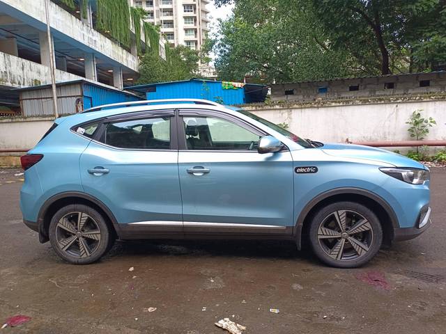 https://images10.gaadi.com/usedcar_image/4521704/original/processed_807bd70849b1d25e2ce61cbdc17b207c.jpg?imwidth=6401