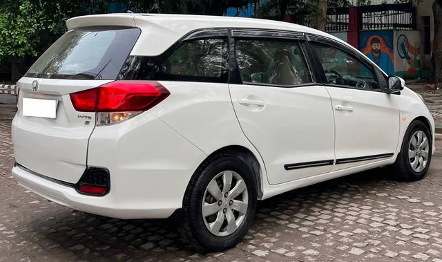https://images10.gaadi.com/usedcar_image/4521705/original/processed_70d72410-167f-4a16-8eef-9fe08ca2375d.jpg?imwidth=6402