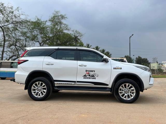 https://images10.gaadi.com/usedcar_image/4521711/original/processed_d24056275042e033c7df8bc4052c90f8.jpg?imwidth=6401