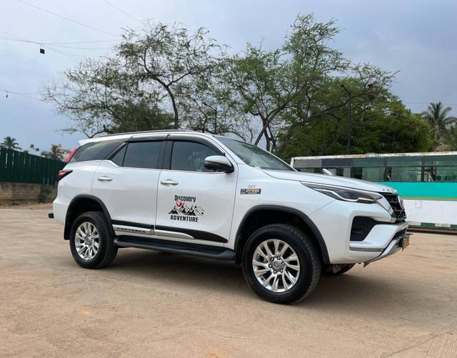 https://images10.gaadi.com/usedcar_image/4521711/original/processed_e0acf492c90c8b6197276a57bf70f26b.jpg?imwidth=6400