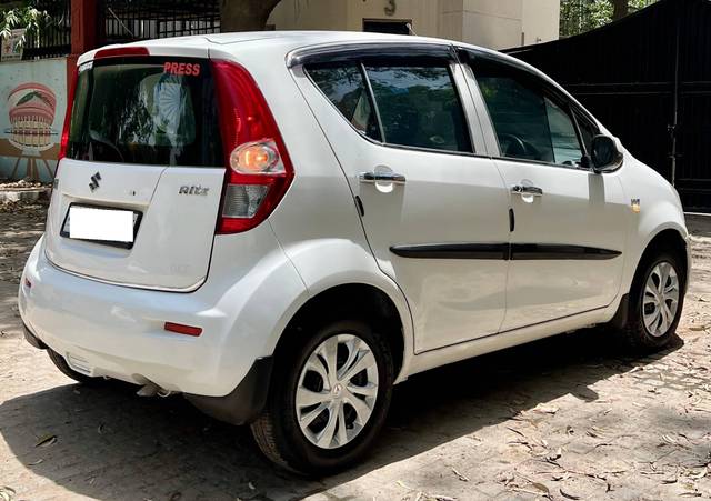 https://images10.gaadi.com/usedcar_image/4521713/original/processed_ae84897a-a304-4544-83b6-845490417b9b.jpg?imwidth=6401