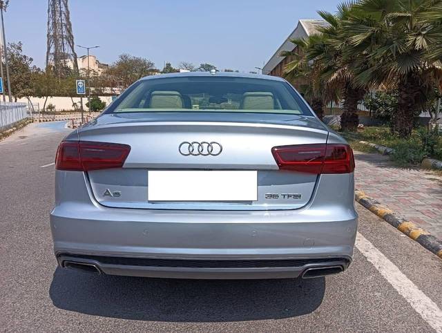 https://images10.gaadi.com/usedcar_image/4521714/original/processed_6ee733fcf134d677a01ec328bc911707.jpg?imwidth=6402