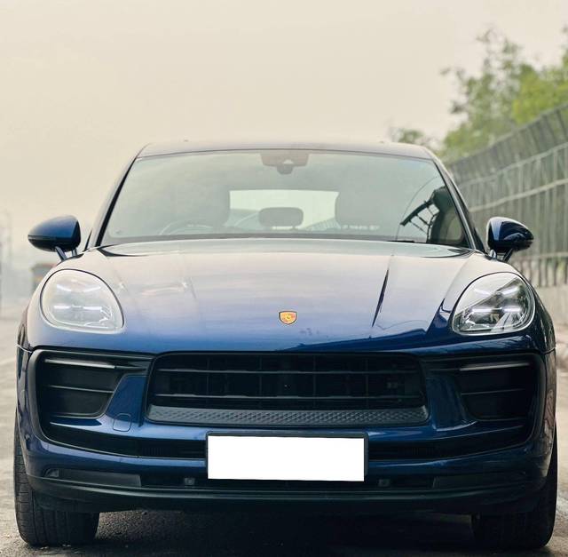 https://images10.gaadi.com/usedcar_image/4521718/original/processed_18ab9f7f25d78f4a40a18f25632bb3cc.jpg?imwidth=6402