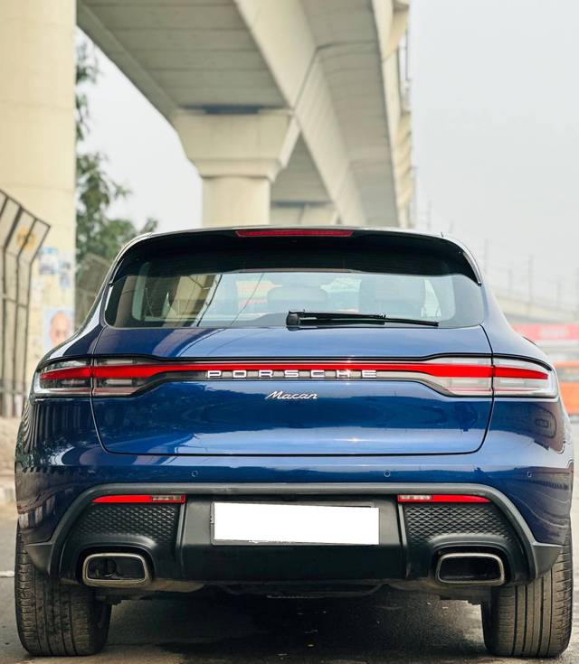 https://images10.gaadi.com/usedcar_image/4521718/original/processed_eed5dedbf0cdd9bad20ec7358625b143.jpg?imwidth=6401