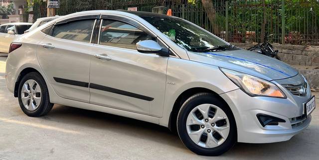https://images10.gaadi.com/usedcar_image/4521725/original/processed_2986cb26-567a-4ced-8e37-20240b83b31f.jpg?imwidth=6400