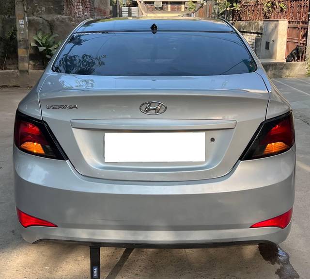 https://images10.gaadi.com/usedcar_image/4521725/original/processed_b2331399-3f03-4d22-9171-c0a0a6071a96.jpg?imwidth=6401