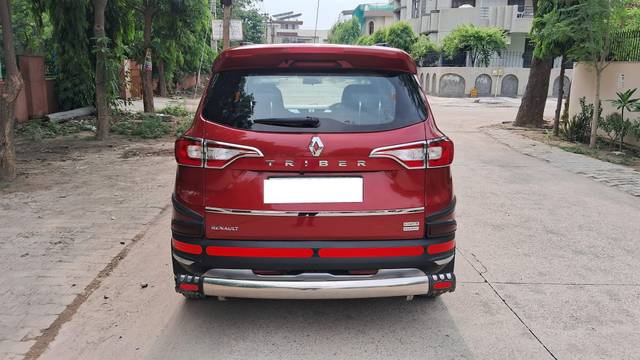 https://images10.gaadi.com/usedcar_image/4521731/original/processed_d71de1f4e5f60e5e85d776256726e20c.jpg?imwidth=6402