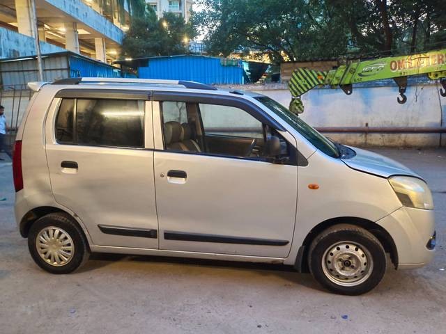 https://images10.gaadi.com/usedcar_image/4521732/original/processed_40e9d26f04925447b483dd78c51d2f9c.jpg?imwidth=6401