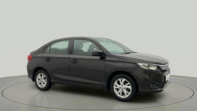 https://images10.gaadi.com/usedcar_image/4521739/original/243b90e1cf95362af05ff27670bfc620.jpg?imwidth=6400
