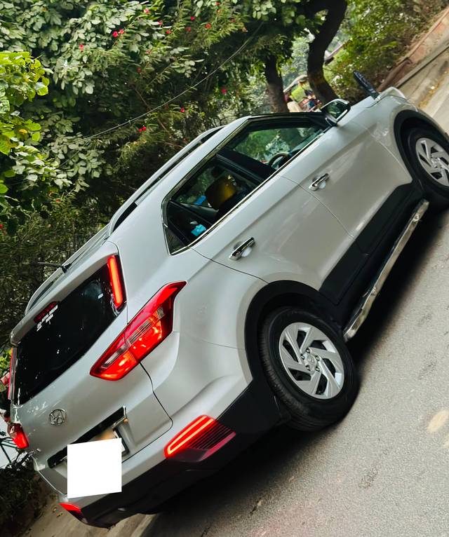 https://images10.gaadi.com/usedcar_image/4521740/original/processed_0740bce2-8a5e-4a29-a3f0-0780bec195ed.jpg?imwidth=6400