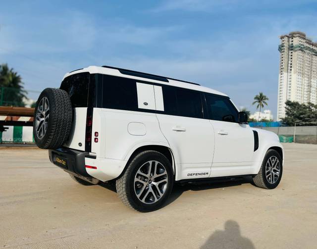 https://images10.gaadi.com/usedcar_image/4521742/original/processed_760334eb3e74000b5eba9f45c1404575.jpg?imwidth=6402