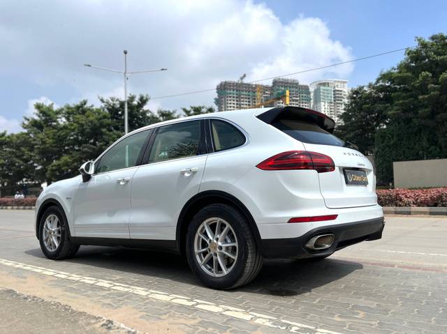 https://images10.gaadi.com/usedcar_image/4521748/original/processed_328f4f817e0c4a9e7d5497720f512814.jpg?imwidth=6402
