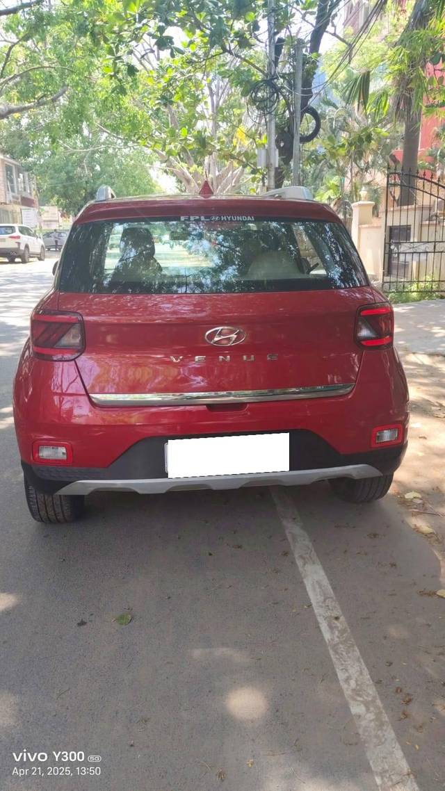 https://images10.gaadi.com/usedcar_image/4521765/original/processed_8226d4ba584c9c2a752865bde8a63fff.jpg?imwidth=6402
