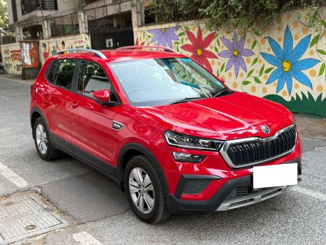 https://images10.gaadi.com/usedcar_image/4521767/original/processed_7e546e65-7916-417c-9da8-2330c9033163.jpg?imwidth=6400