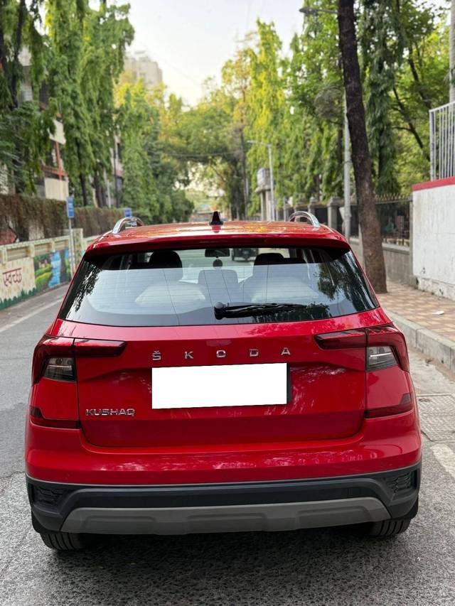 https://images10.gaadi.com/usedcar_image/4521767/original/processed_f236666c-821a-48a2-977b-a819b4498025.jpg?imwidth=6401