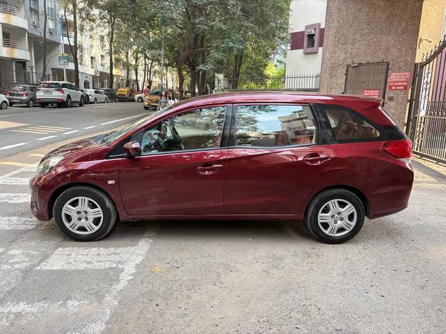 https://images10.gaadi.com/usedcar_image/4521782/original/processed_84850b5f-120d-4018-9f2b-f125b7e920ac.jpg?imwidth=6402