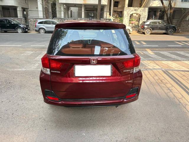 https://images10.gaadi.com/usedcar_image/4521782/original/processed_984dc080-8261-4f5d-9bc8-af825347b635.jpg?imwidth=6401