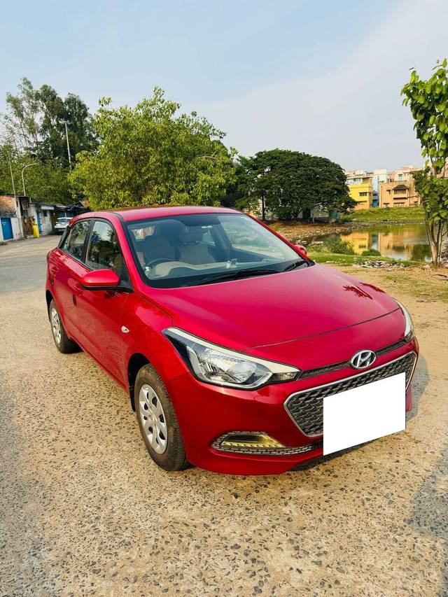 https://images10.gaadi.com/usedcar_image/4521785/original/processed_8197d1100ce0b8bbce21beb4ca6377dc.jpg?imwidth=6400