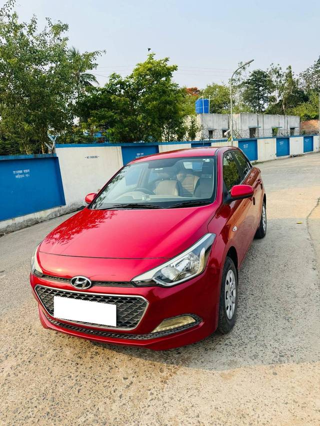 https://images10.gaadi.com/usedcar_image/4521785/original/processed_b41867f1716f3c0e1982b58f0791e25a.jpg?imwidth=6402