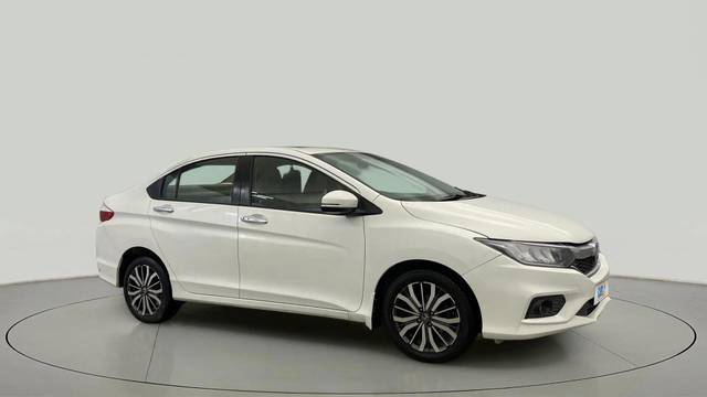 https://images10.gaadi.com/usedcar_image/4521845/original/1148035e982acbd52ea466a520d44426.jpg?imwidth=6400