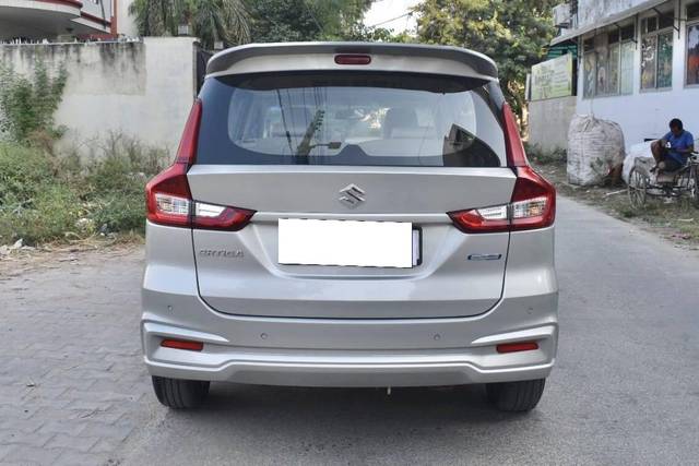 https://images10.gaadi.com/usedcar_image/4521846/original/processed_b78a00c498f707d90d0631e038ecefd3.jpg?imwidth=6402