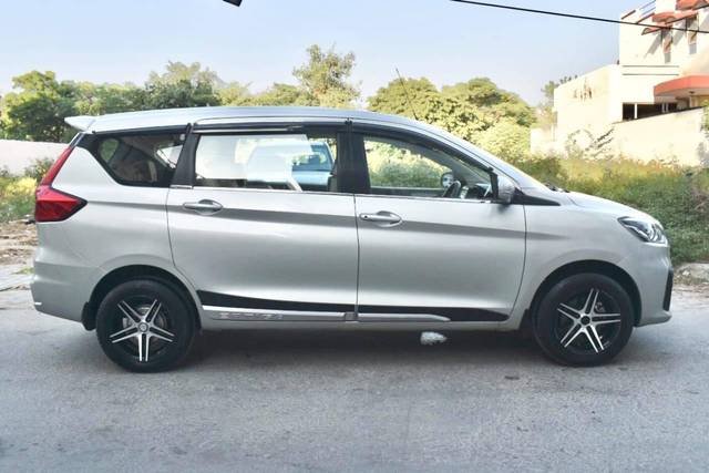 https://images10.gaadi.com/usedcar_image/4521846/original/processed_c45c061439559e00c8332bc49754aa7a.jpg?imwidth=6401