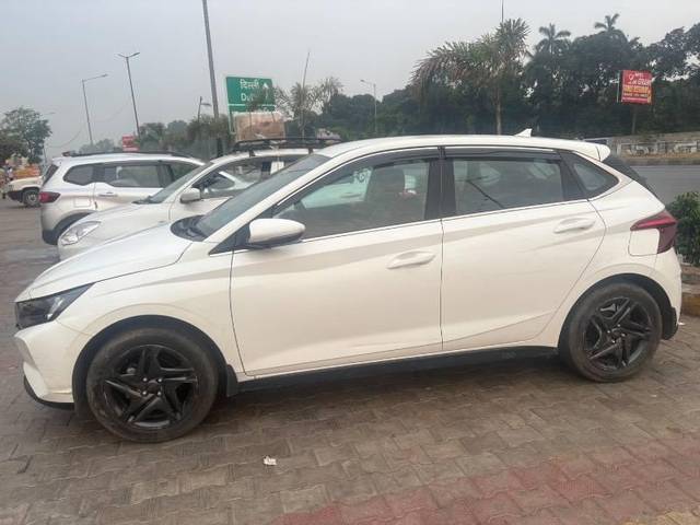 https://images10.gaadi.com/usedcar_image/4521851/original/processed_f3f0d3a1-b70e-4331-9268-dfa00d47239a.jpeg?imwidth=6400