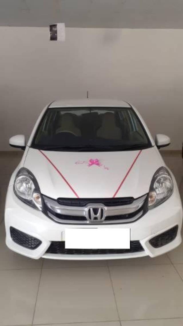 https://images10.gaadi.com/usedcar_image/4521855/original/processed_8c8df808-dc2a-48fb-ae27-4b2ca2ff71e0.jpg?imwidth=6400