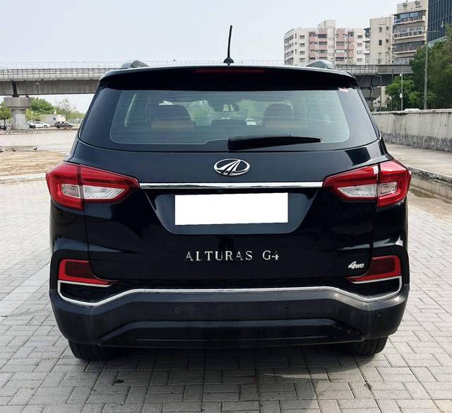 https://images10.gaadi.com/usedcar_image/4521870/original/processed_add812cbf1e02eb33ac5e7d3aeb3b792.jpg?imwidth=6401