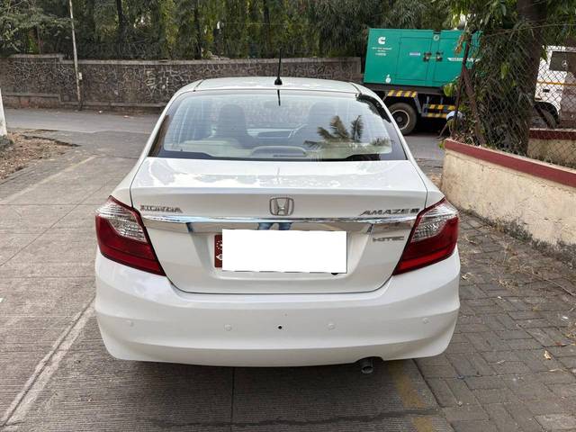 https://images10.gaadi.com/usedcar_image/4521871/original/processed_ca968104-5330-4ca6-9ca8-b64029019ac1.jpg?imwidth=6402