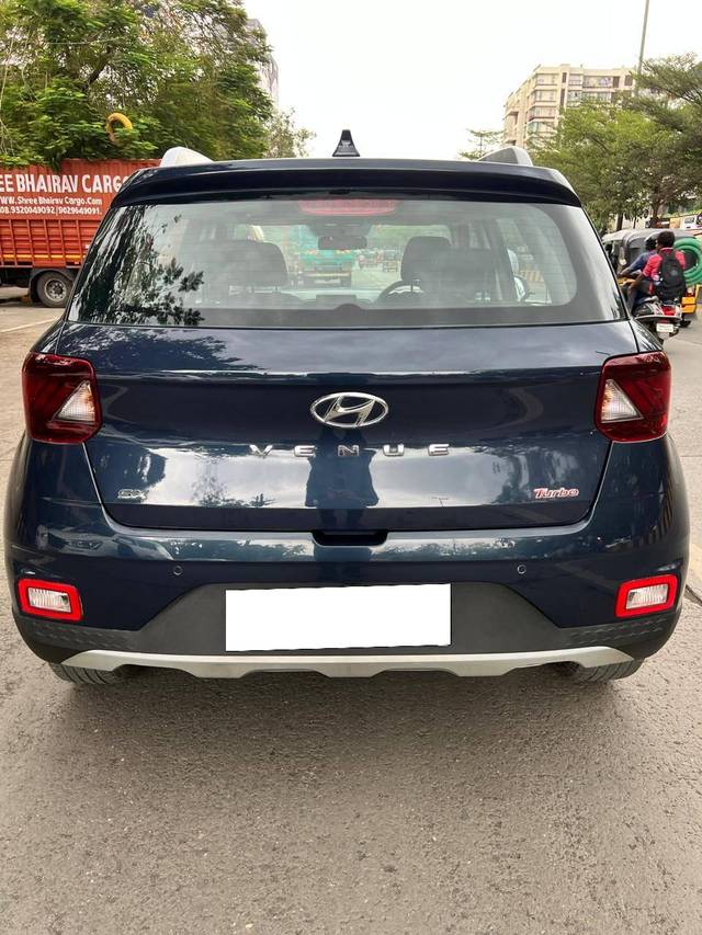 https://images10.gaadi.com/usedcar_image/4521890/original/processed_0ce8d7caf63ba996be9398d3528a3987.jpg?imwidth=6402