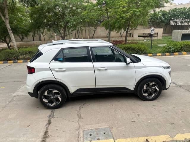 https://images10.gaadi.com/usedcar_image/4521897/original/processed_7ff6380465421c96e14b3425dea00ac5.jpg?imwidth=6401
