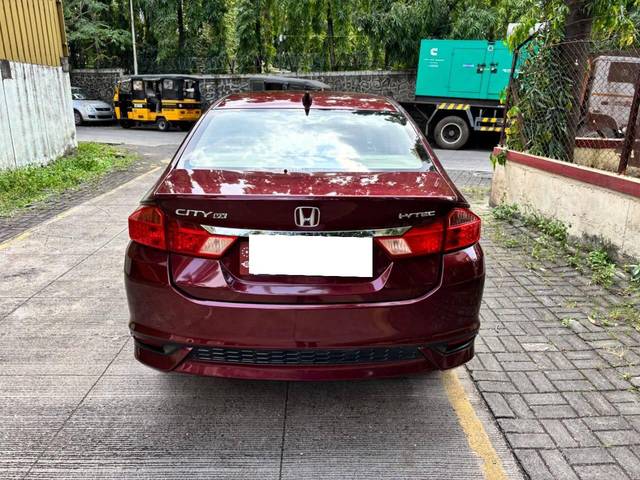 https://images10.gaadi.com/usedcar_image/4521898/original/processed_0ab5d135-e3c6-49ff-8ad0-7fea557657c8.jpg?imwidth=6402