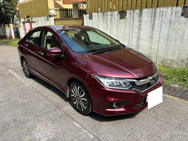 https://images10.gaadi.com/usedcar_image/4521898/original/processed_f528ec0f-7e5d-4d66-84e7-bf281d31cfad.jpg?imwidth=6400