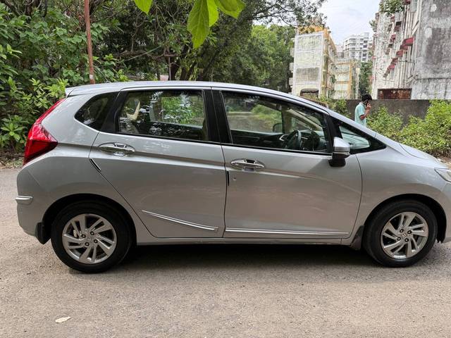 https://images10.gaadi.com/usedcar_image/4521905/original/dc21feee94773b5a36f7c24f96bb9f15.jpg?imwidth=6401