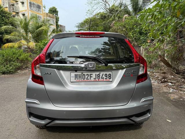 https://images10.gaadi.com/usedcar_image/4521905/original/processed_cdd6482b4ea1545d24c398dd93668778.jpg?imwidth=6402