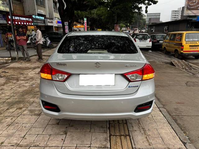 https://images10.gaadi.com/usedcar_image/4521906/original/processed_d76dd55a-2f3c-40ca-93f2-2325f03ef999.jpg?imwidth=6402