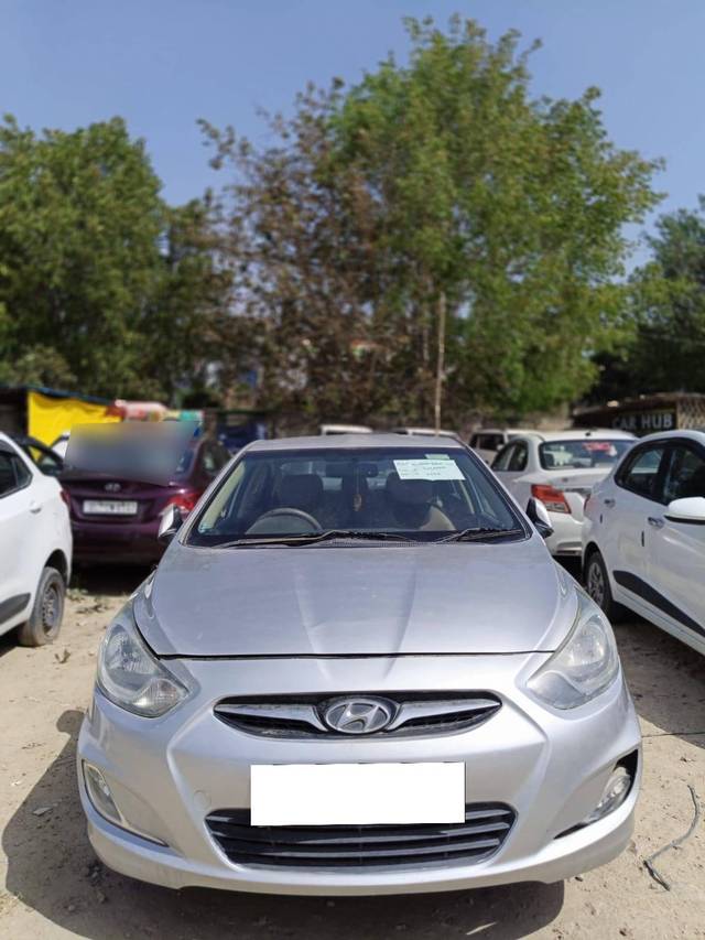 https://images10.gaadi.com/usedcar_image/4521907/original/processed_18fd840fd457d236800fe05ad9603d25.jpg?imwidth=6402