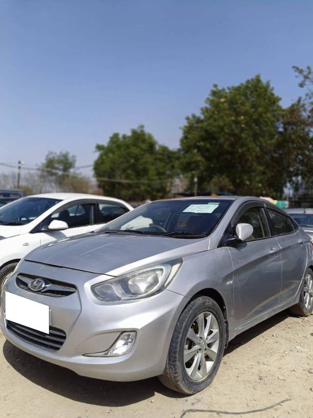 https://images10.gaadi.com/usedcar_image/4521907/original/processed_a015df521e3556ba1bddf4a1f344692f.jpg?imwidth=6401