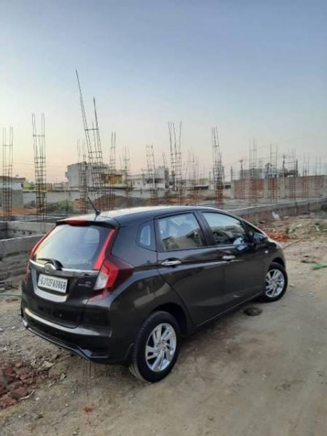https://images10.gaadi.com/usedcar_image/4521918/original/processed_16b3027a-cdcc-4336-8abf-2b54467307ed.jpg?imwidth=6402