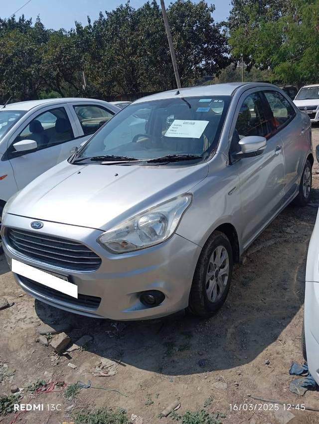 https://images10.gaadi.com/usedcar_image/4521920/original/processed_1db7ced4e3534b1d6bd211e0fd7ef3a7.jpg?imwidth=6402