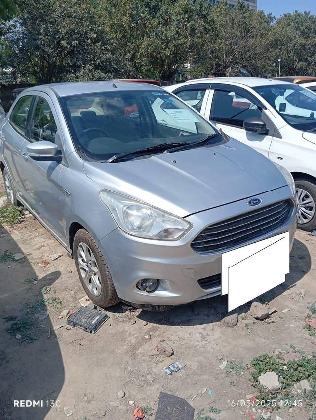 https://images10.gaadi.com/usedcar_image/4521920/original/processed_5cd07a9a90a7deb6b5be68d9d1e1a607.jpg?imwidth=6400