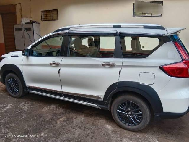 https://images10.gaadi.com/usedcar_image/4521928/original/processed_0a2e30ea-ad50-4f9e-b013-fde9b1cdf553.jpg?imwidth=6402